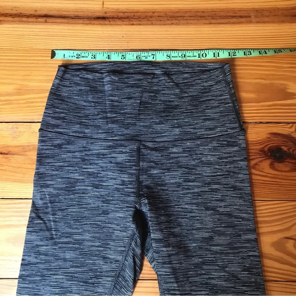 Lululemon Athletica Grey Navy Geometric Capris Leggings, EUC, 6 - Picture 6 of 14